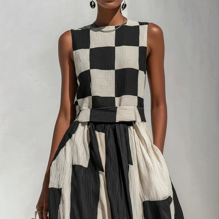 Noa | Geometric Maxi Dress in Black and White