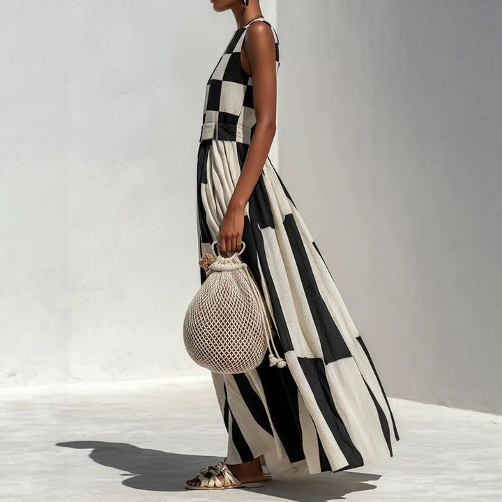 Noa | Geometric Maxi Dress in Black and White