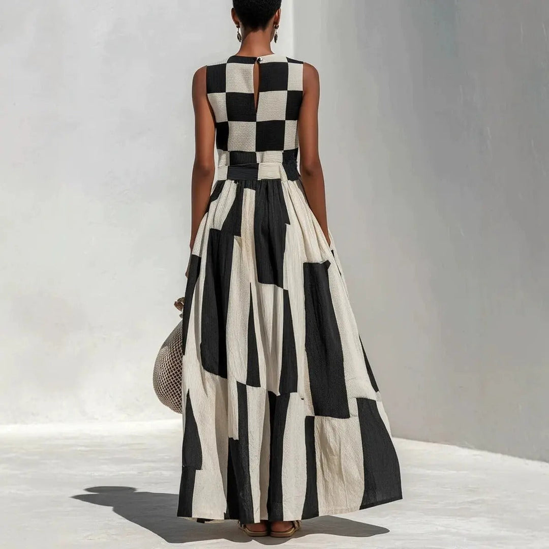 Noa | Geometric Maxi Dress in Black and White