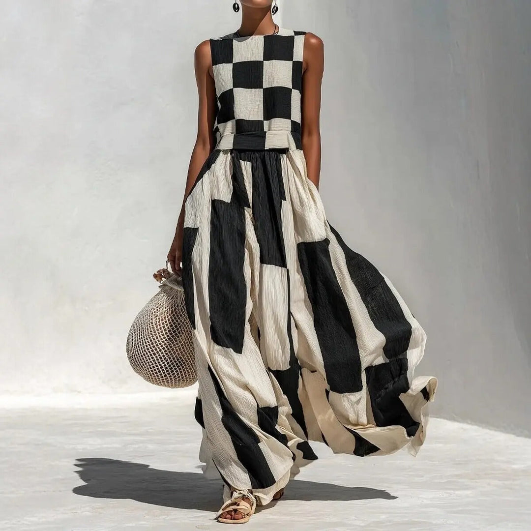 Noa | Geometric Maxi Dress in Black and White